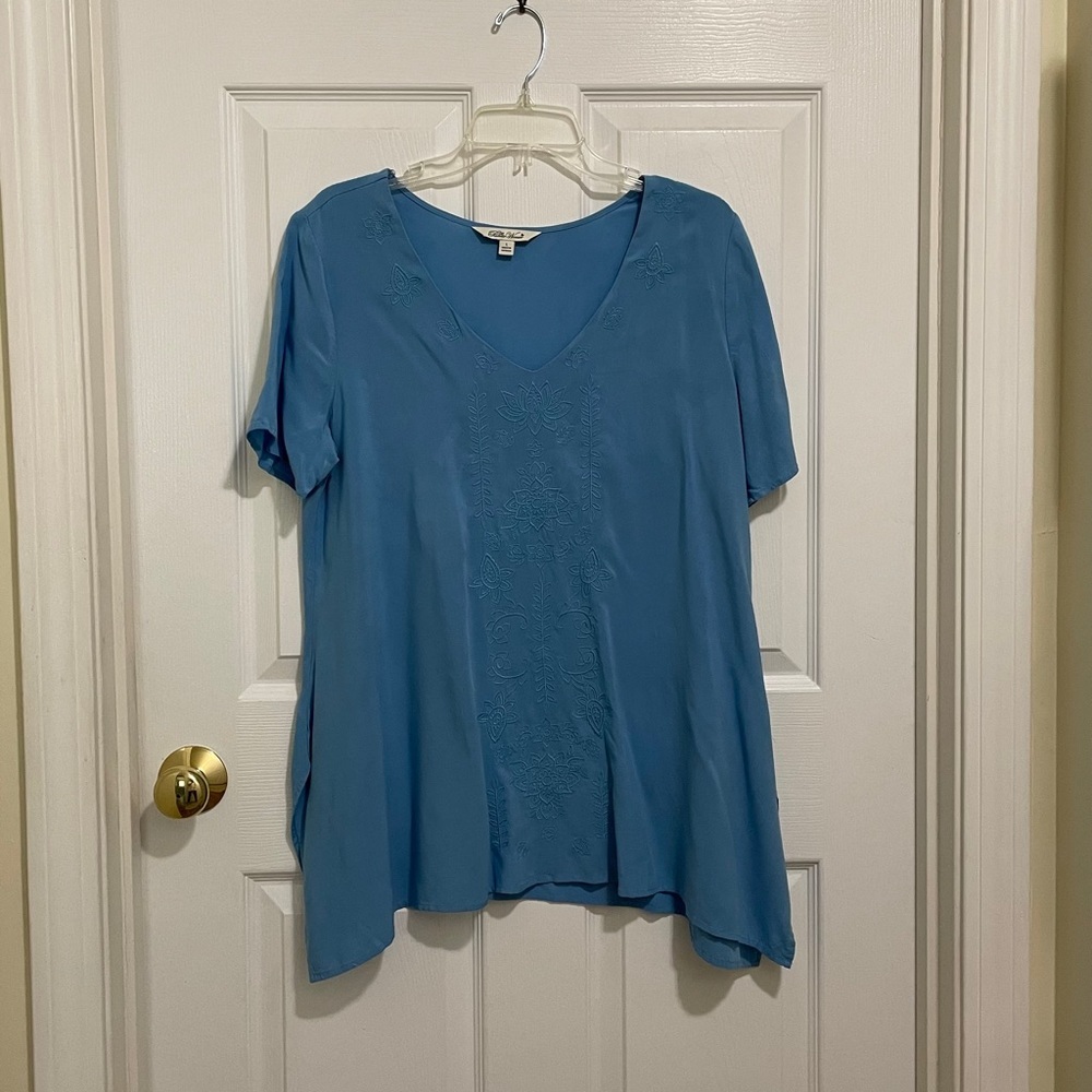The Pioneer Woman Blue Asymmetrical Short Sleeve T-Shirt